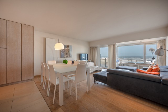Ruim appartement met 4 slaapkamers op de Zeedijk